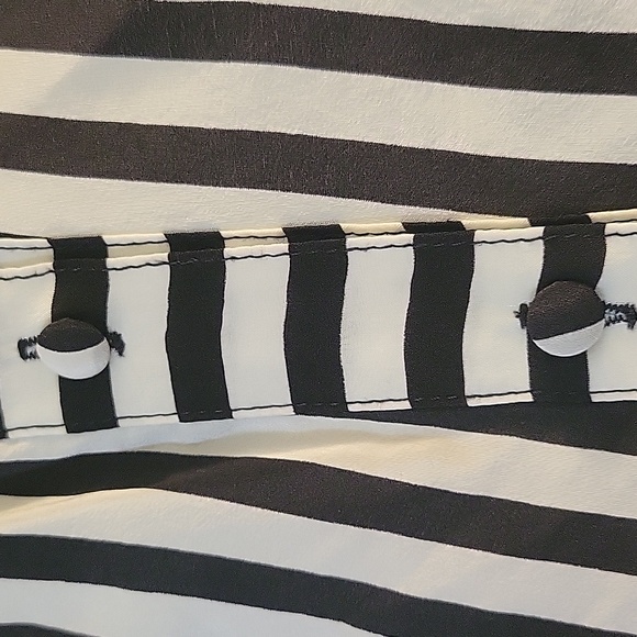 Bellatrix Black and White Asymmetrical Ruched Silk Sleevless Top Medium - Picture 6 of 6